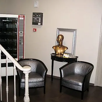 Le Prado De St Raph Hotel