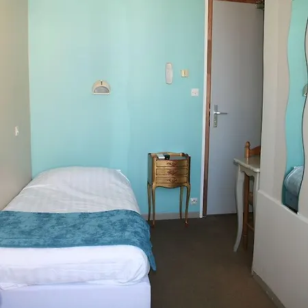 Le Prado De St Raph Отель Сен-Рафаэль