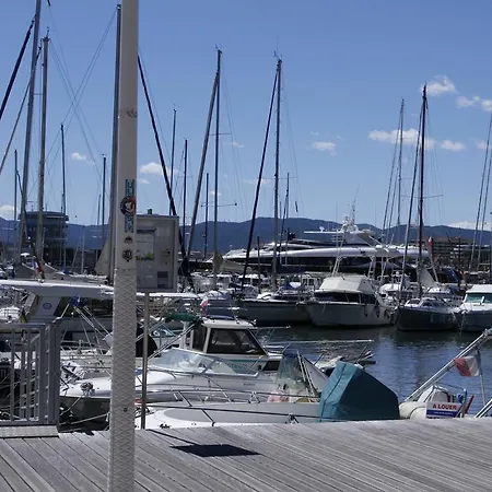 Le Prado De St Raph Отель Сен-Рафаэль