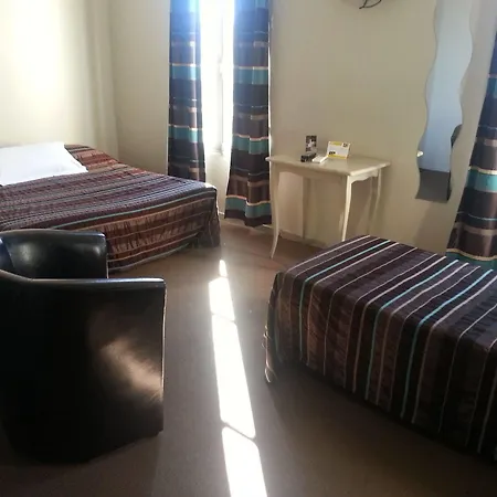 Le Prado De St Raph Отель Сен-Рафаэль